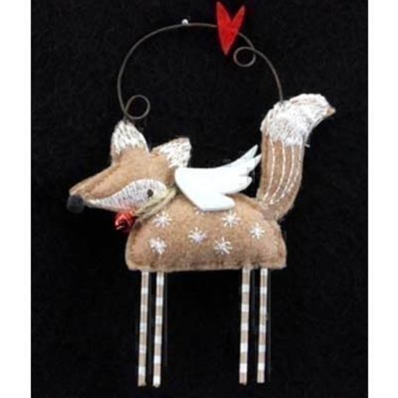 Shabby chic retro style fox hanging tree decoration. Made from felt fabric this cute fox will look charming on your Christmas tree. Approx size (LxWxD) 9x7.5x1.5cm
